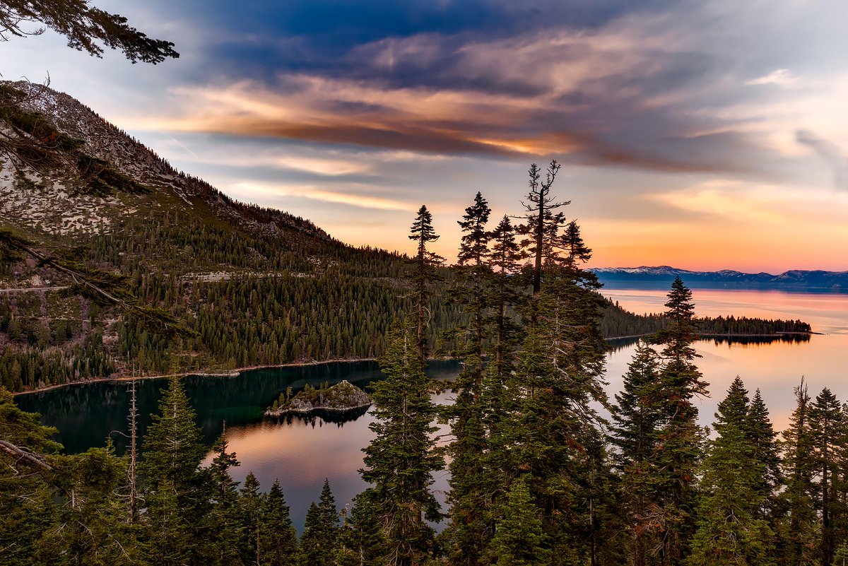 LakeTahoeRelay's tweet photo. Lake Tahoe is at a hefty 6,229' above sea level which means you're running at altitude. Click 👇 to get a few tips on how to make your run around the lake easier.
https://t.co/jSbITr0Ca2 https://t.co/bJg2GjbeTc