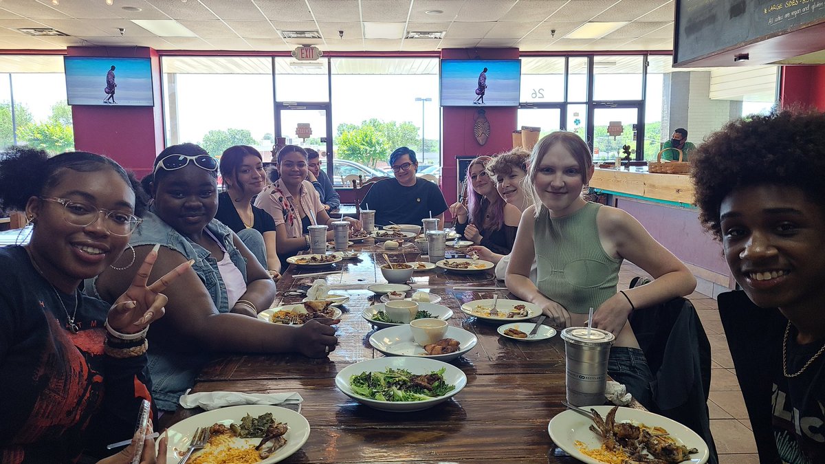 dr_angryfossil's tweet image. Thanks to @ZwelisKitchen @ZwelisFlavors my #APArtHistory students had an authentic Zimbawean meal today. They loved it!
