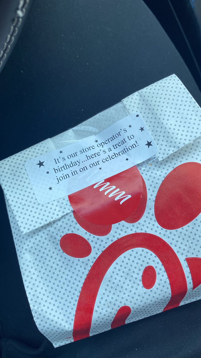 ranarenegp's tweet photo. me regalaron un brownie en chick fil a, dios es grande 🙏🏻🙏🏻 https://t.co/sHHeeXgb0U