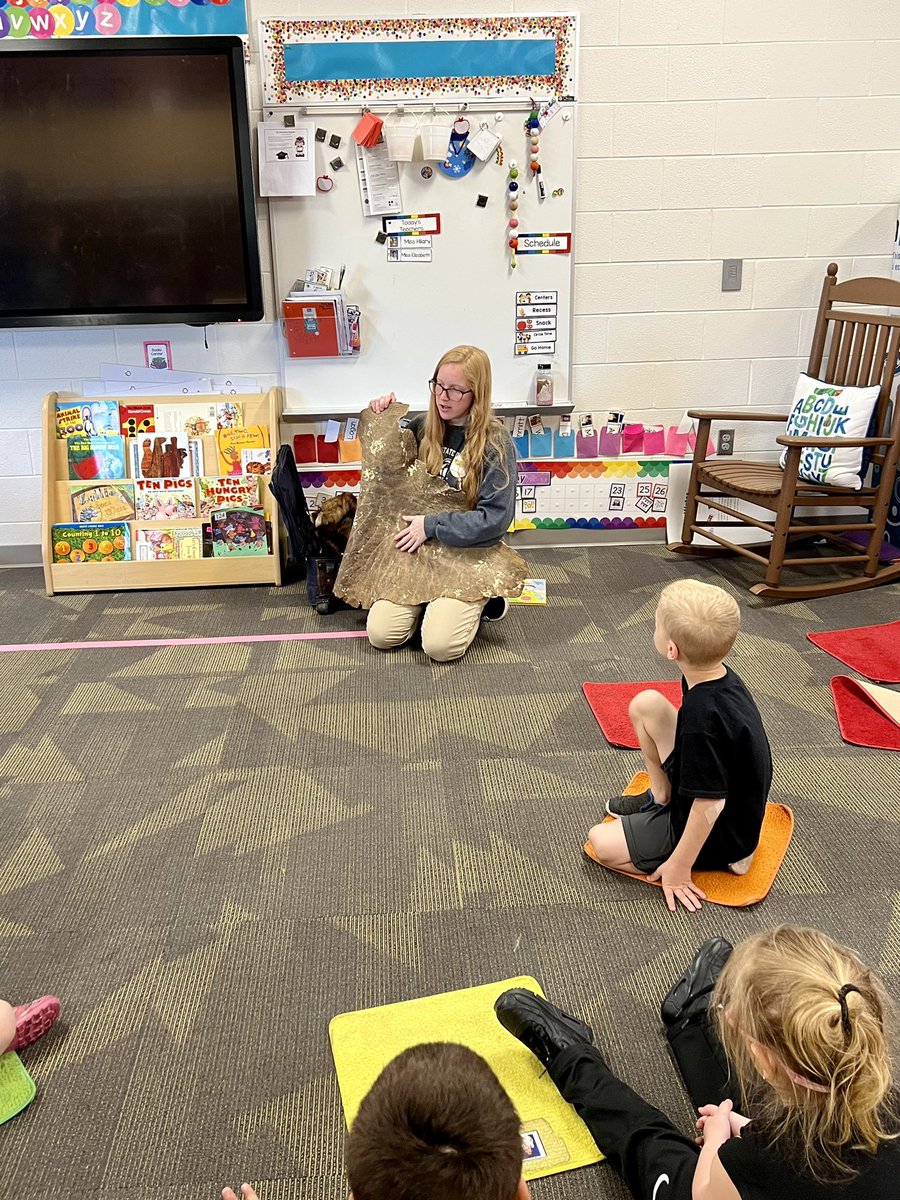 prekrangers's tweet photo. The @ToledoZoo brought some fossils to our classroom today! Thank you to Miss K for giving two awesome presentations on zoo animals! #NorthwoodProud https://t.co/skOhVQJftv