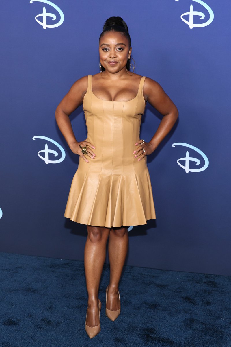 OnTheRedCarpet's tweet photo. .@quintabrunson, @kumailn and @DuleHill have arrived at the 2022 ABC Disney Upfront at Basketball City Pier 36 in New York City.
(Photo: Dia Dipasupil/Getty Images) #abcupfronts https://t.co/2GE6kD6TNn