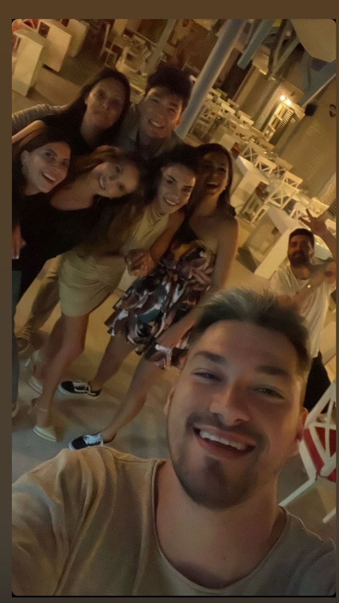 bestofebrus's tweet photo. Ebru celebrating for birthday with her family and friends 
@rebrusahin || #EbruŞahin 
MutluYıllar EbruŞahin https://t.co/L7zqu3YkRJ