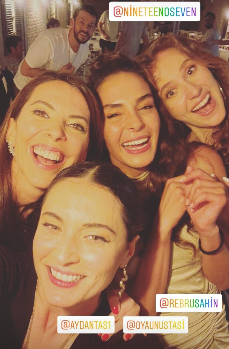 bestofebrus's tweet photo. Ebru celebrating for birthday with her family and friends 
@rebrusahin || #EbruŞahin 
MutluYıllar EbruŞahin https://t.co/L7zqu3YkRJ