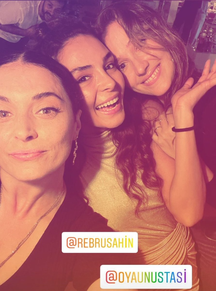 bestofebrus's tweet photo. Ebru celebrating for birthday with her family and friends 
@rebrusahin || #EbruŞahin 
MutluYıllar EbruŞahin https://t.co/L7zqu3YkRJ
