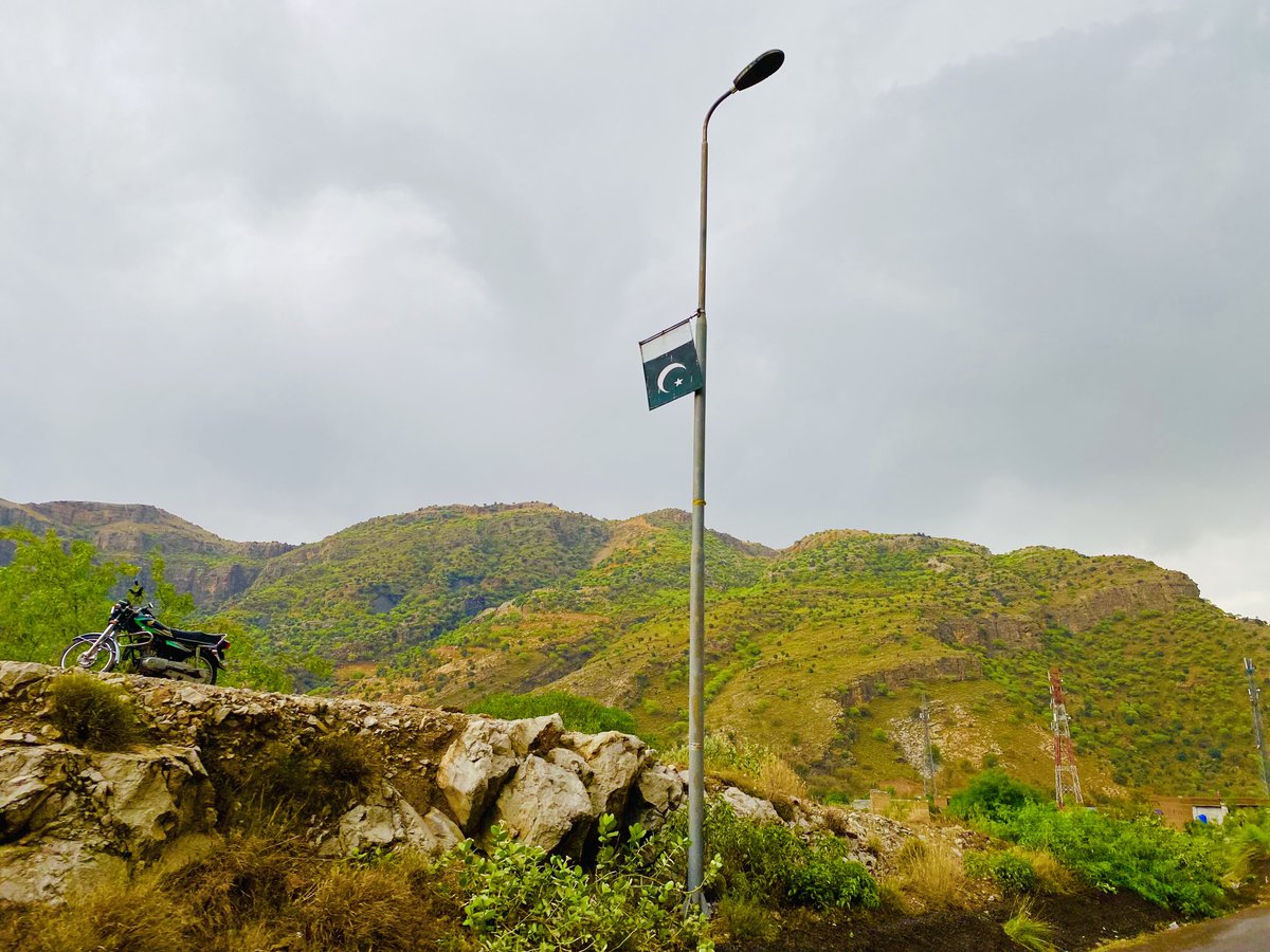 sufisal's tweet photo. May 17, road trip to #KOHAT was pure FUNNA! Great weather, Grand #JalsaJunoon , An Ocean of rocking Kohatis ⁦@ImranKhanPTI⁩ Fiery spell &amp; the News of #Loser #Lotas #DeadKUKRIS . Perfect Day! #PakistanNeedsElections https://t.co/RZcd0SXRnV