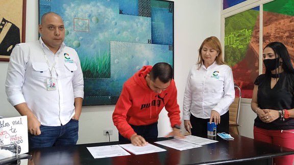 Alcalde <a href="/jesusaraque21/">Jesús Araque.</a> oficializó este martes 17 de Mayo convenio con Clinisalud. 

Este acuerdo será de atención primaria en beneficio de los trabajadores de la alcaldía.

#meridaciudadderetos