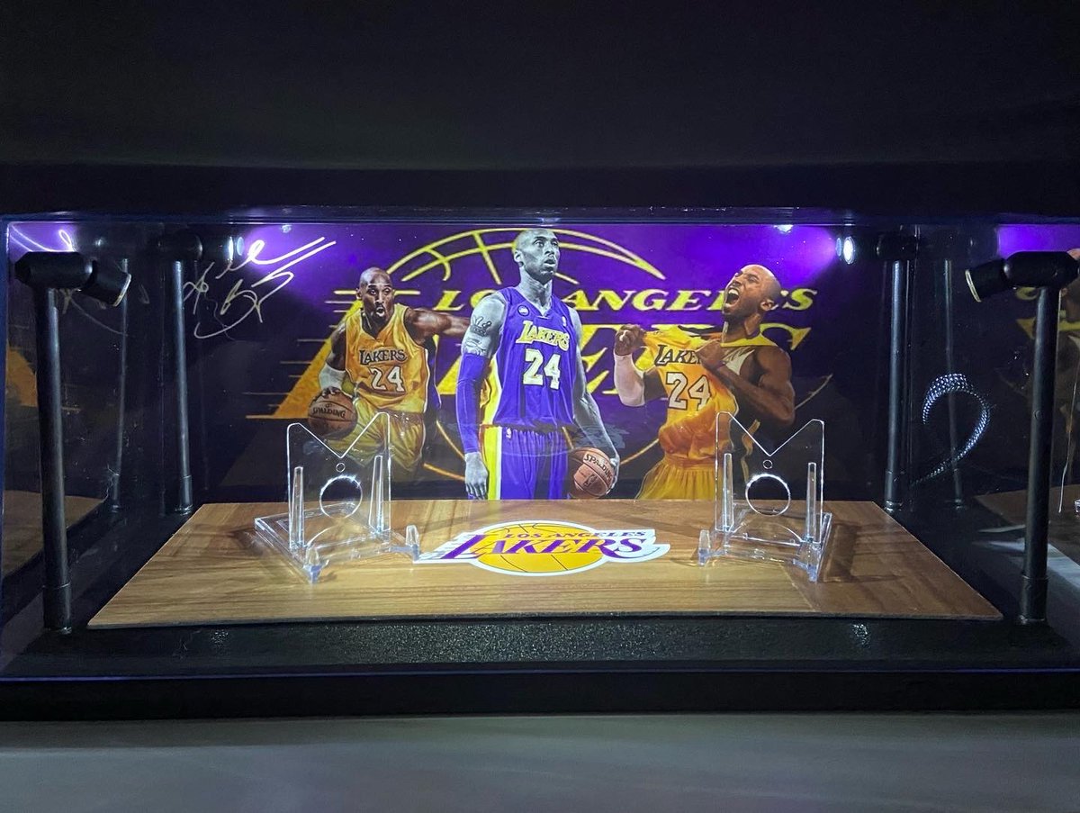 BReese01376963's tweet photo. @brian_pelose @SWISportsCards @sports_sell Case info 
225$ shipped 
4 Swivel LED lights
Battery operated (Batteries included)
On and off push button
USB port- includes USB chord
2 adjustable Card stands
Fits 2-3 graded PSA/BGS
Custom flooring with logo
Exterior Dimensions: : 15.5" L x 6.5" W x 6.5" H https://t.co/S56GVMUrz4