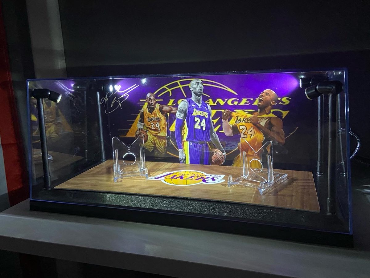 BReese01376963's tweet photo. @brian_pelose @SWISportsCards @sports_sell Case info 
225$ shipped 
4 Swivel LED lights
Battery operated (Batteries included)
On and off push button
USB port- includes USB chord
2 adjustable Card stands
Fits 2-3 graded PSA/BGS
Custom flooring with logo
Exterior Dimensions: : 15.5" L x 6.5" W x 6.5" H https://t.co/S56GVMUrz4