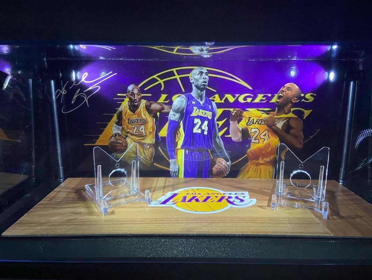 BReese01376963's tweet photo. @brian_pelose @SWISportsCards @sports_sell Case info 
225$ shipped 
4 Swivel LED lights
Battery operated (Batteries included)
On and off push button
USB port- includes USB chord
2 adjustable Card stands
Fits 2-3 graded PSA/BGS
Custom flooring with logo
Exterior Dimensions: : 15.5" L x 6.5" W x 6.5" H https://t.co/S56GVMUrz4