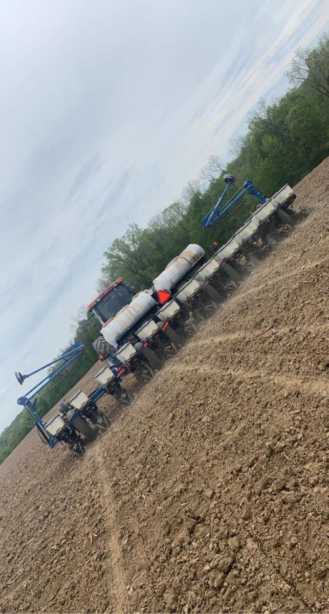 Had to head east to beat the rain to help <a href="/NutrienAgRetail/">Nutrien Ag Solutions</a> Garnavillo plant their corn showcase plot. I will say that my beer gut and Kinze planter made it for a tight fit to vac out boxes #Nutrien #NKSeeds