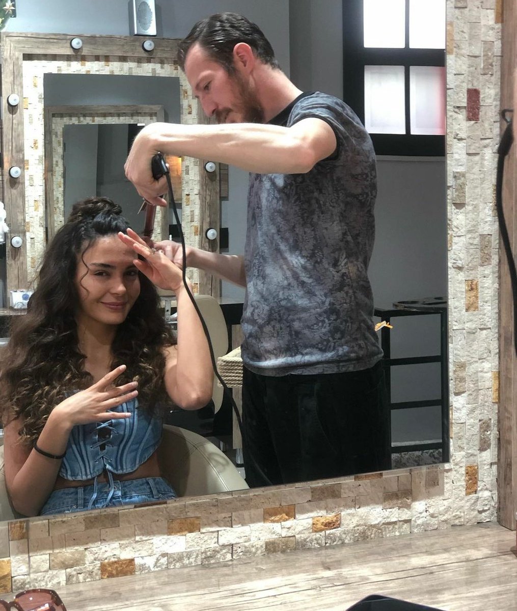 bestofebrus's tweet photo. Ebru from hometown getting ready for her special event
@rebrusahin || #EbruŞahin 
MutluYıllar EbruŞahin https://t.co/cmXlAuLQLd