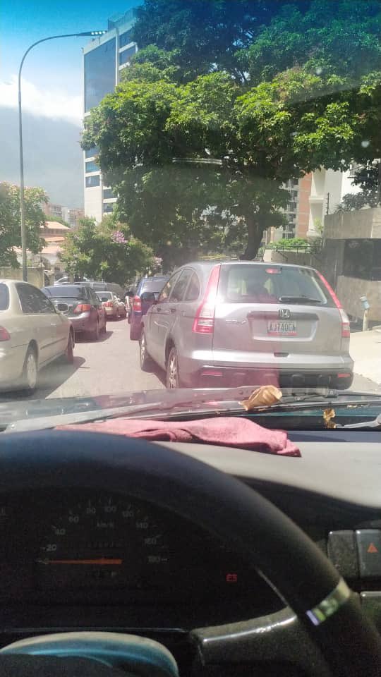 La situación de caos en la Calle La Cinta - 2 veces al día - ocasionada por la desorganización del Colegio Santo Tomas de Villanueva requiere 
atención   <a href="/darwingonzalezp/">Darwin González</a> 

Las medidas implementadas son insuficientes <a href="/miguelcastejone/">Miguel Castejon</a> 

📷 fotos de los vecinos