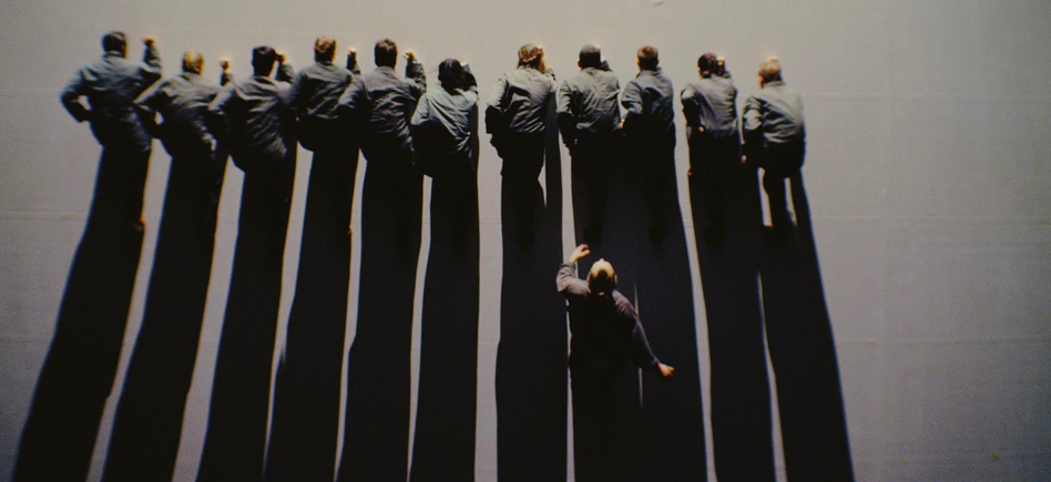 FACIUNIBecas's tweet image. 🎞️• #CortosDestacados 

#Anima, 2019

Un hombre cae dormido en un vagón del metro, lo que le hace despertar en un mundo surrealista, distópico, en el que el comportamiento errático de la gente combina musicalidad con automatismo.

¿Suena interesante?