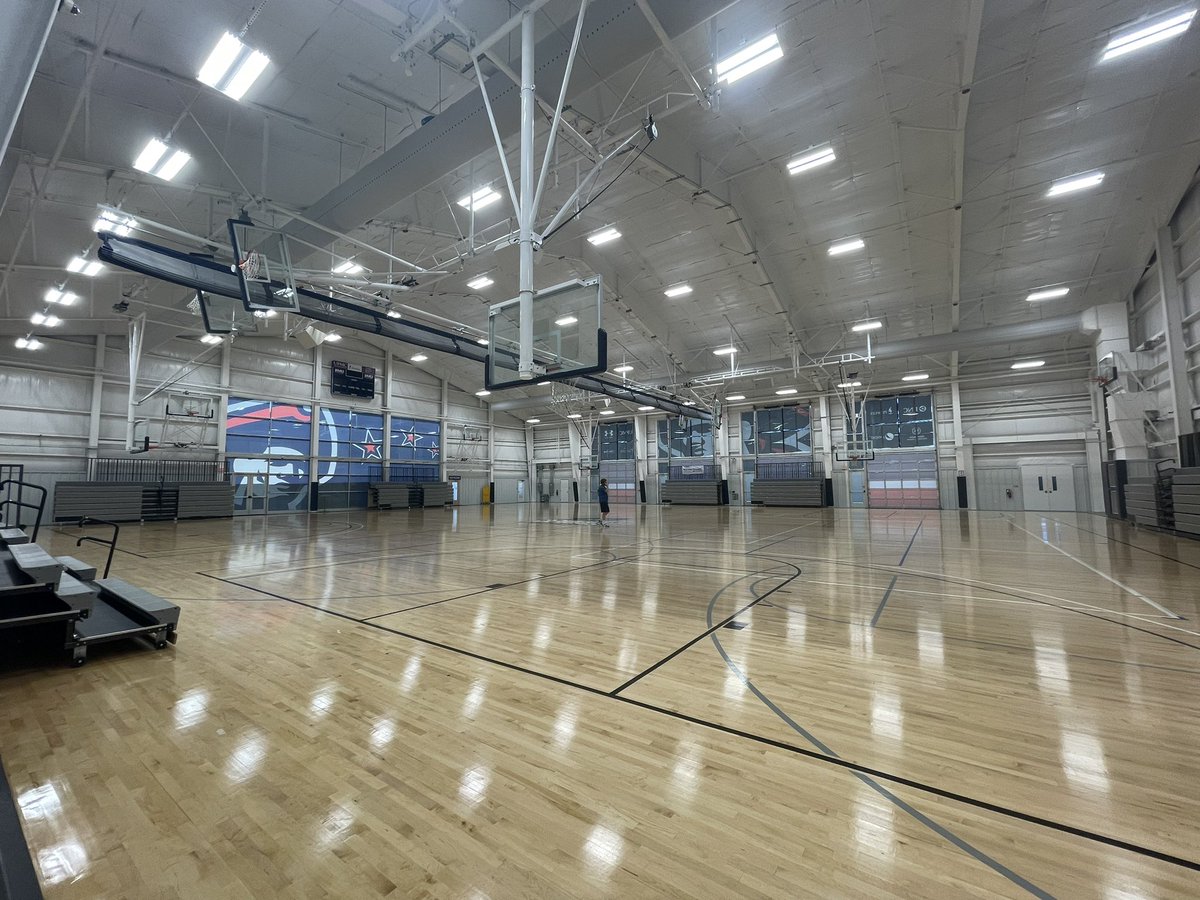 RMU's tweet photo. Tour Tuesday: Student Recreation and Fitness Center 💪 https://t.co/Q3OVF7Wqo3