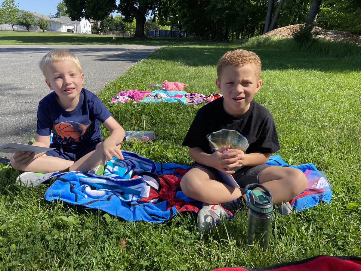 FCPS_JenTrueK's tweet photo. We did reading groups Oo-outside for our end of year backward alphabet countdown! #NMWRoars https://t.co/sECW9mrTe0