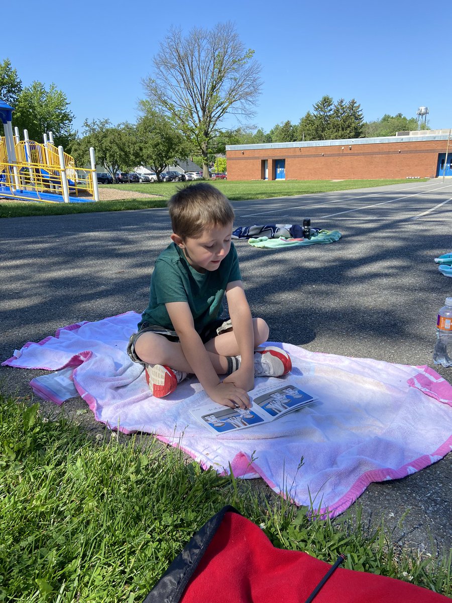 FCPS_JenTrueK's tweet photo. We did reading groups Oo-outside for our end of year backward alphabet countdown! #NMWRoars https://t.co/sECW9mrTe0