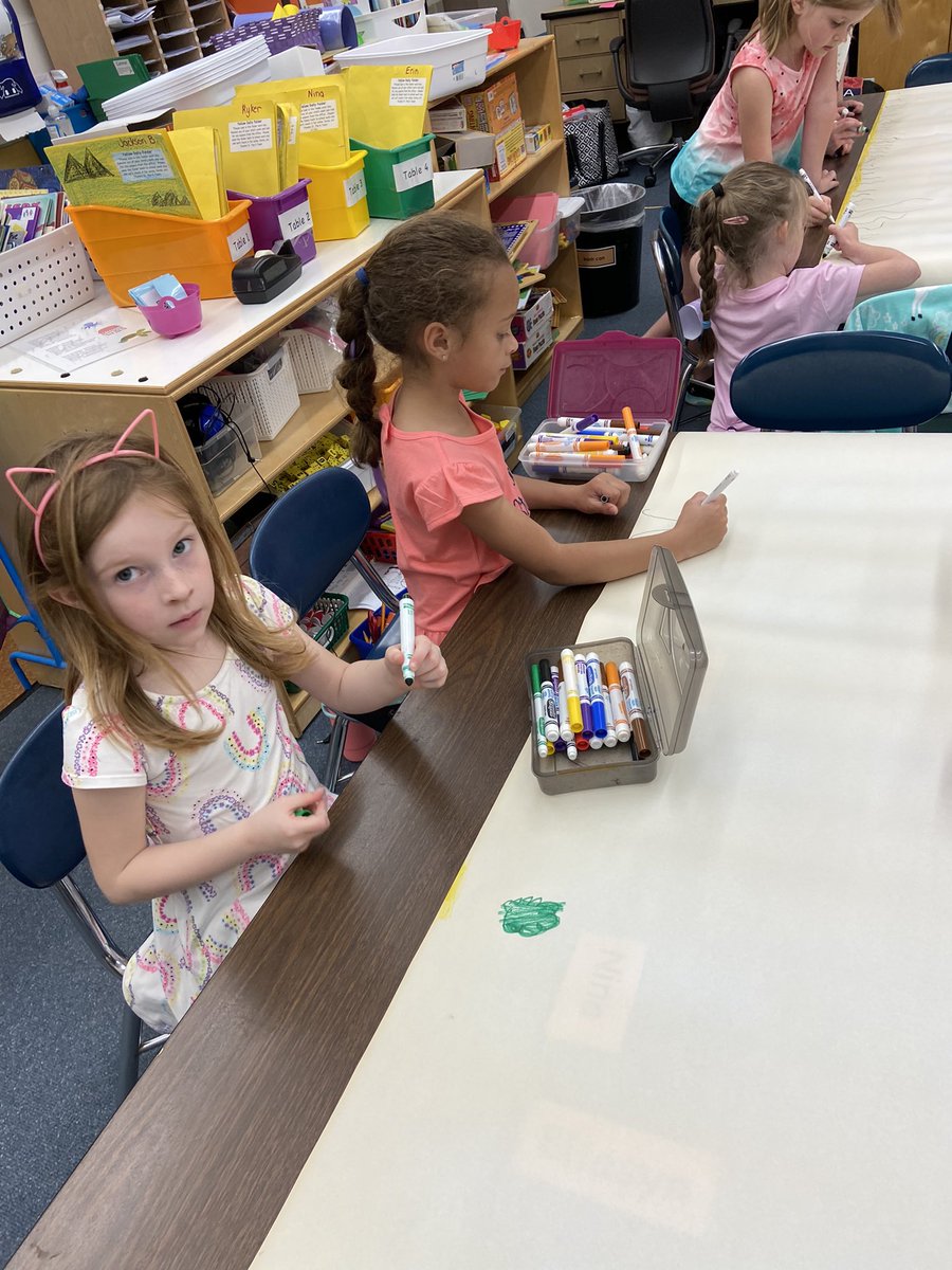 FCPS_JenTrueK's tweet photo. It is Oo-Day for our Backward Countdown. We went Outside and learned about the Octopus! We made aquarium murals! #NMWRoars https://t.co/2QBG3wSRLN