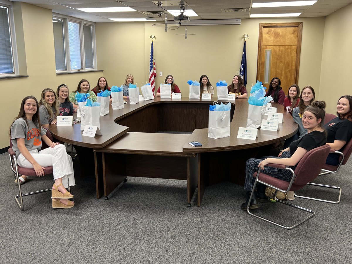 Congratulations to all of these future teachers from ⁦<a href="/kcsdschools/">KCSD Schools</a>⁩ ⁦<a href="/Camden_Bulldogs/">Camden High School</a>⁩ ⁦<a href="/NCHKnights/">North Central High Knights</a>⁩ ⁦<a href="/LEHSDemons/">Lugoff-Elgin High</a>⁩ #FutureTeacherSigningDay