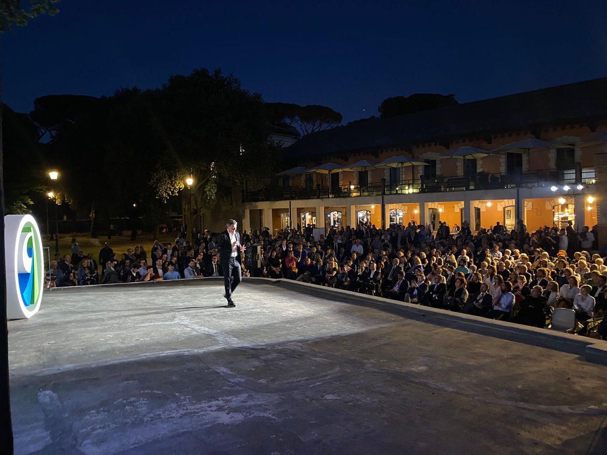 Matteo Renzi tweet media