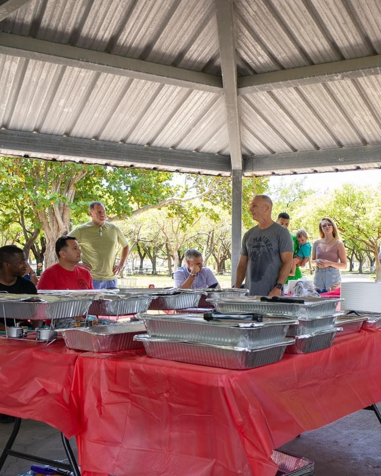 MARFORSOUTH's tweet image. It’s not goodbye, it’s see you later 👋

#Marines spent quality time together at a beach farewell May 13, 2022. As headquarters #MARFORSOUTH transitions locations to Marine Corps Support Facility, New Orleans, both old &amp;amp; new Marines celebrate the command’s time at @Southcom.