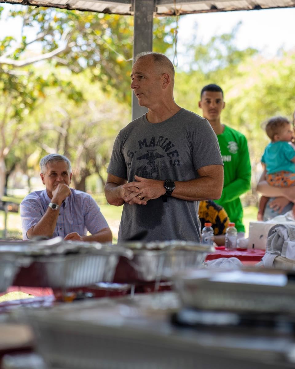 MARFORSOUTH's tweet image. It’s not goodbye, it’s see you later 👋

#Marines spent quality time together at a beach farewell May 13, 2022. As headquarters #MARFORSOUTH transitions locations to Marine Corps Support Facility, New Orleans, both old &amp;amp; new Marines celebrate the command’s time at @Southcom.