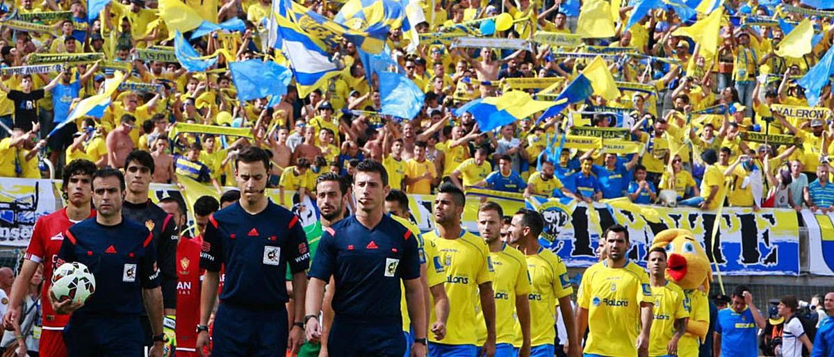 ElNuevoInsular's tweet image. SE BUSCAN GRADAS SUPLETORIAS.

😛💛💙.

📸 Quique Curbelo.