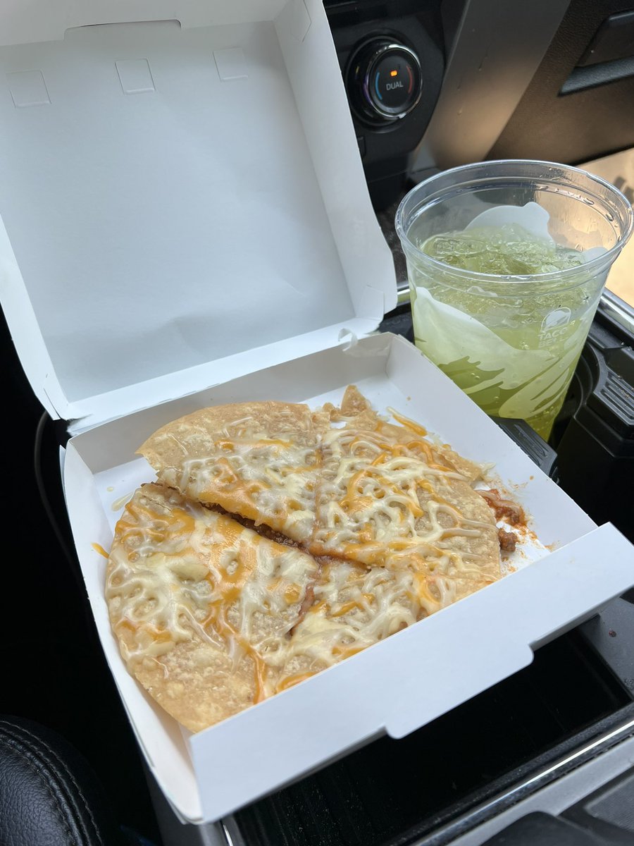 BrianChanceBand's tweet photo. Dear 8 pound, 6 ounce, new born infant Jesus. Thank you for the always delicious @tacobell the Pizza is back!! https://t.co/RdKxixzLuo