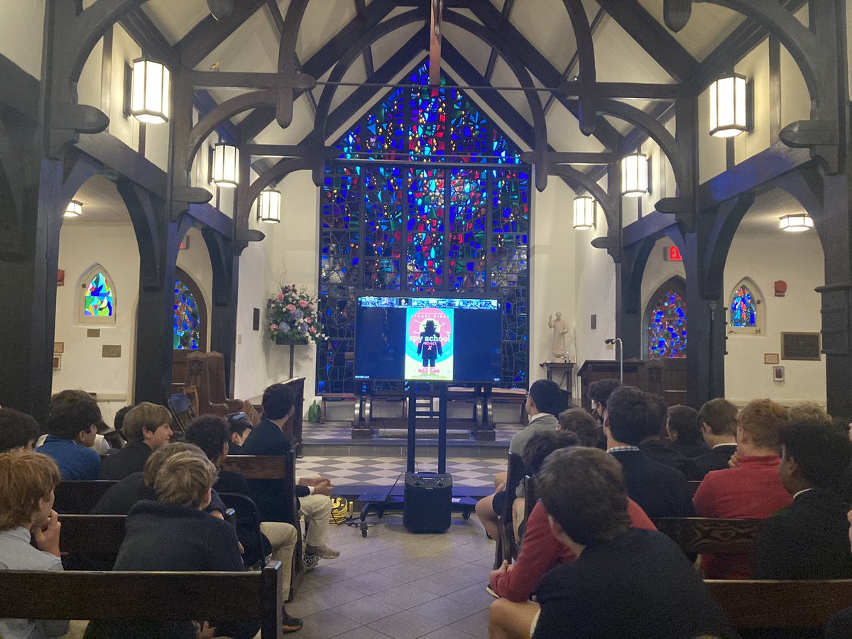 ParrottLibrary's tweet image. Lower School students couldn’t have been more excited to hear from @AuthorStuGibbs!!! Many of them mentioned how amazing it was that his ideas come from real life inspiration. Hopefully he doesn’t get a writing cramp signing the 230 books that our students brought!