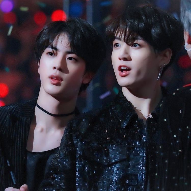 asfanfis's tweet photo. O Sorvete da vez || JINKOOK #FANFIversário

🐰 Jinie.. 

🐹 Oi?! 

🐰 Queria tomar um sorvete... - falou olhando para seokjin com aquele olhar safado. 

🐹 Ué, então toma... Quer que eu peça um pra gente? - perguntou pegando o celular. 

🐰 Naao, não vai adiantar. https://t.co/huFoRXDeFP
