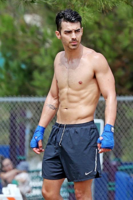 joejonasarchive's tweet photo. joe jonas, 2017. https://t.co/e0h0bVaz5P