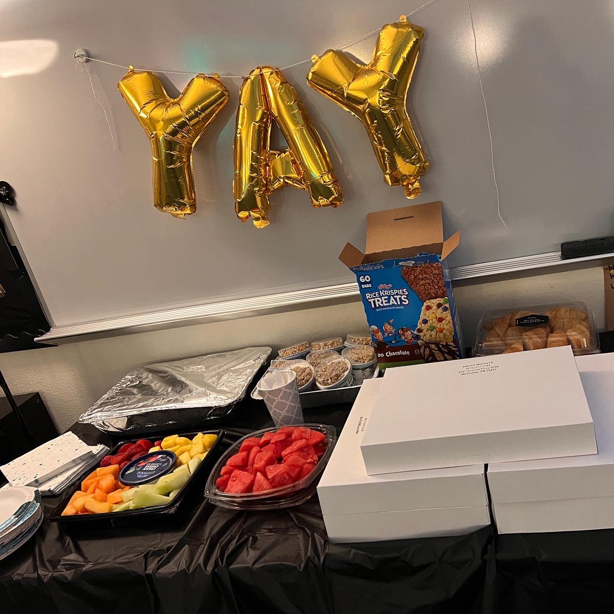 MissRumleyCMS's tweet photo. Today was such a “YAY” day in AVID. 8th graders had their farewell breakfast and we had former CMS alum Tyler share his college path with us! #ThisisAVID #cmsAVID https://t.co/BCtigjrEND