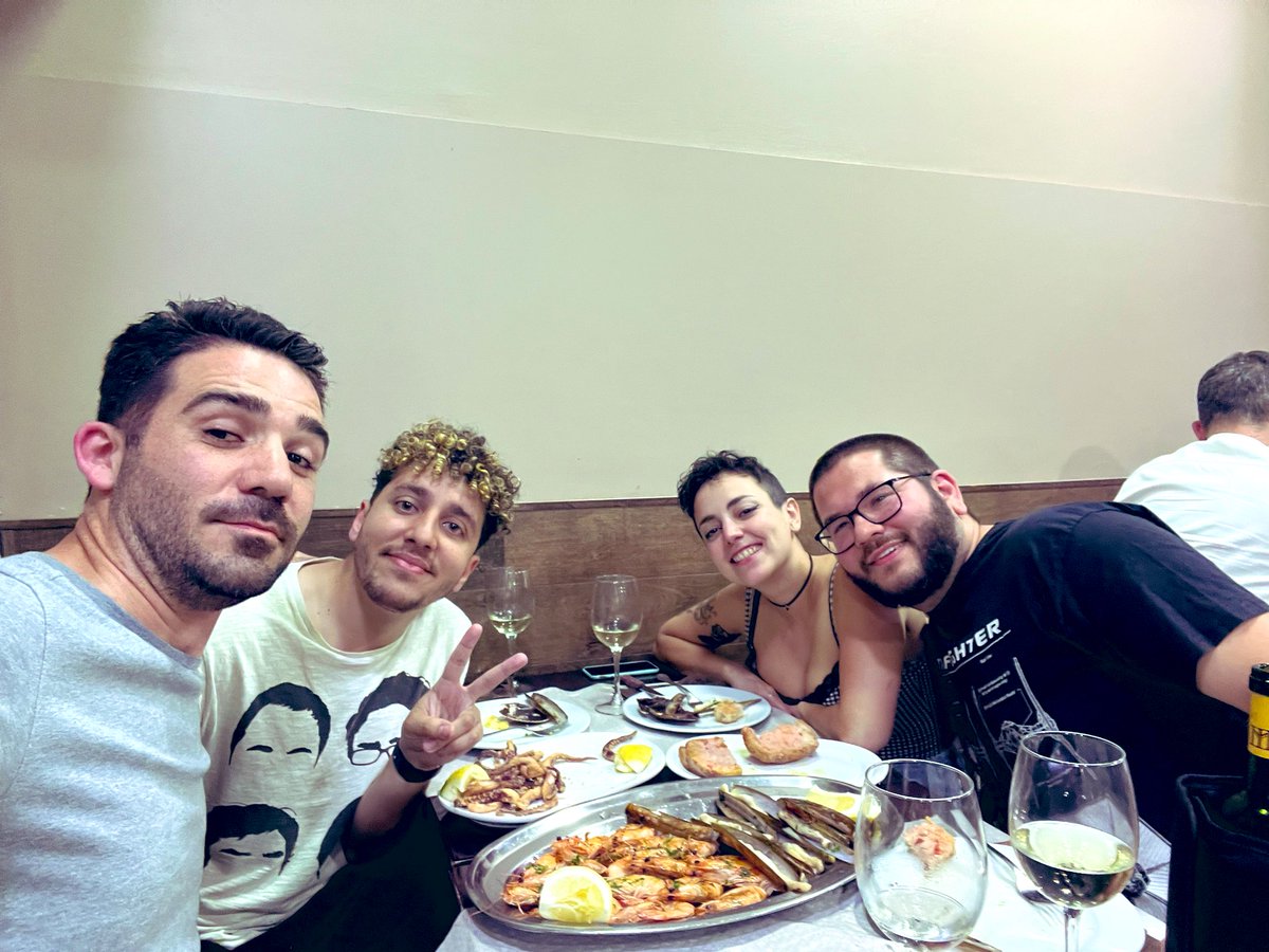 CodelyTV's tweet image. Tú pones Freddie Mercury. Nosotros bailamos reggaeton.

#CodelyKeynote