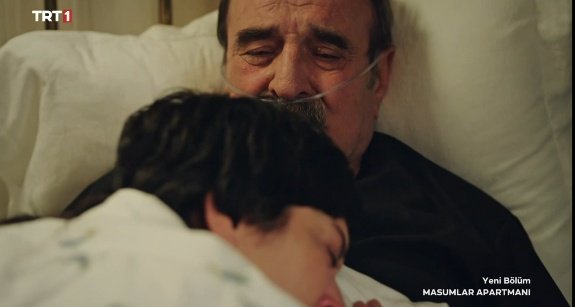 darkhillyy's tweet photo. Henüz dün kanserden babamı kaybeden bana kendimi anımsatıyor sanki #MasumlarApartmanı https://t.co/174dVyaoed