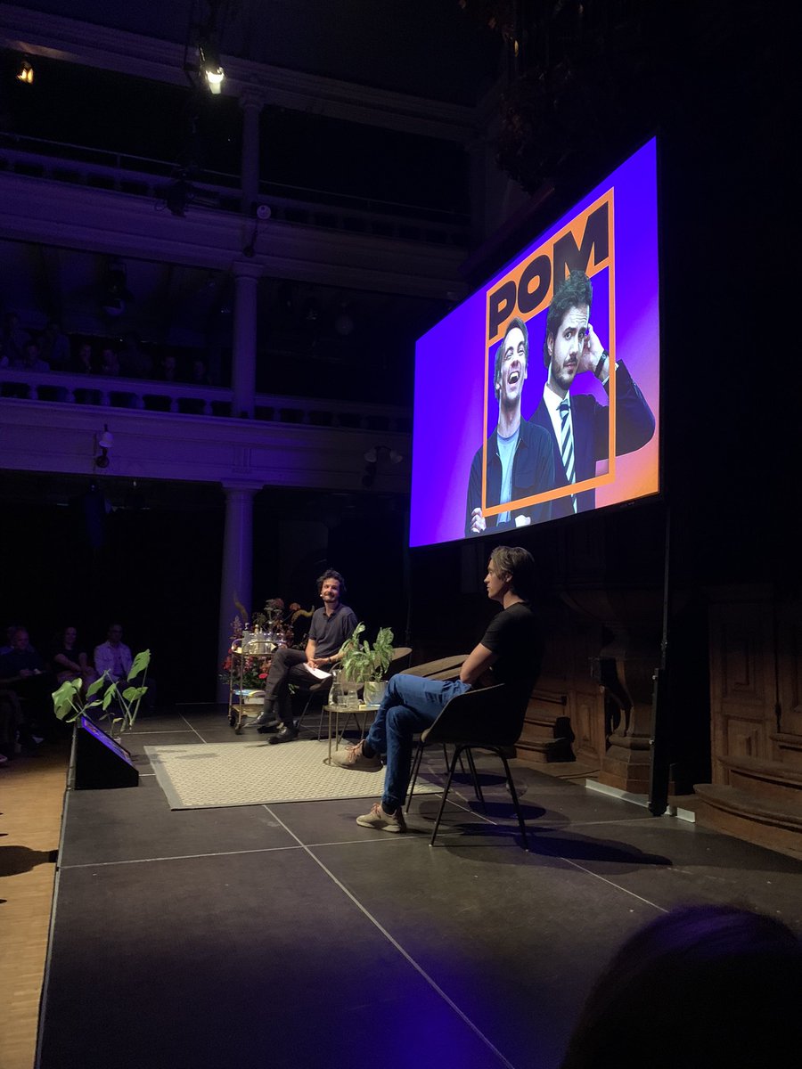 jwmannen's tweet photo. Podcast Over Media live, mooie avond! Finale gehaald van de quiz op het podium 😉 #POM #rodehoed  @eenpodcast https://t.co/Wj2KHpUKLD