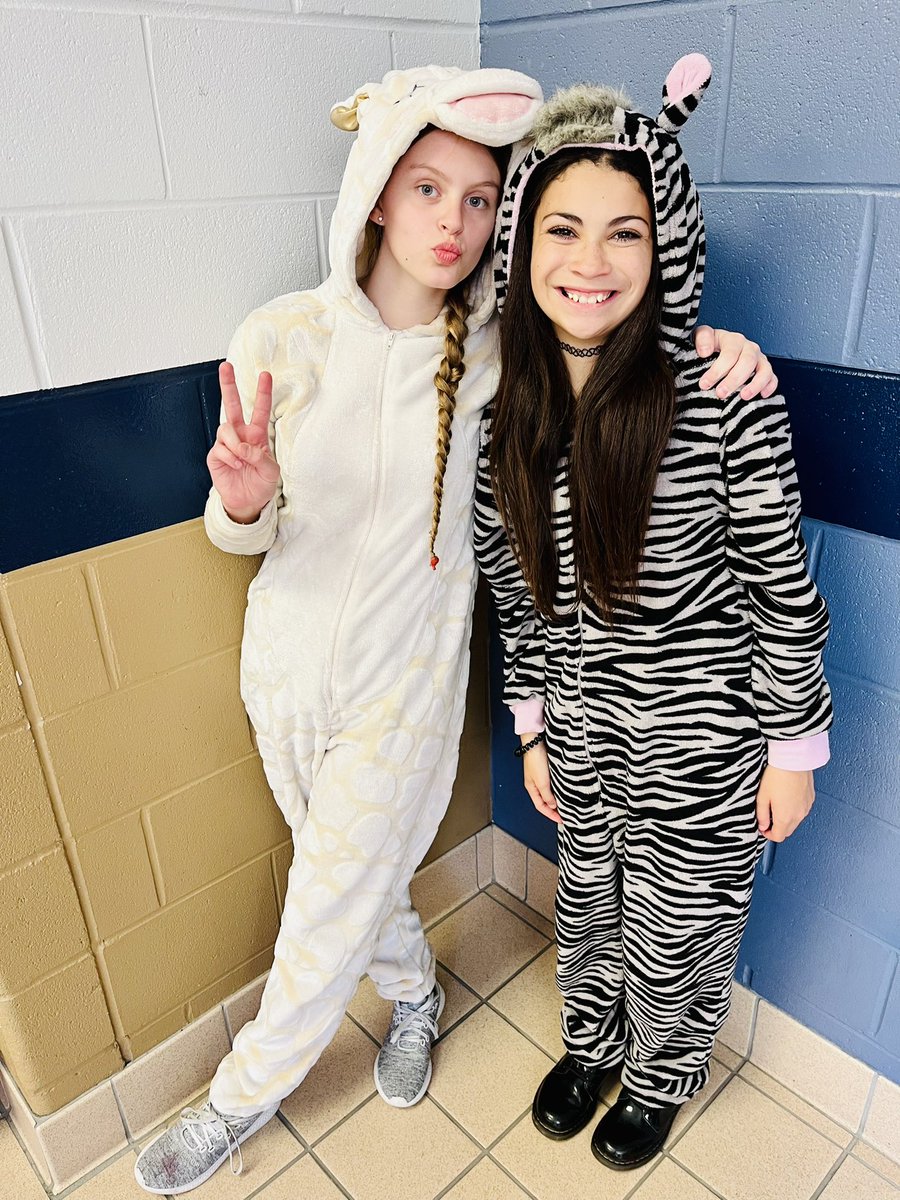 BerryMiller_JH's tweet photo. #PajamaDay is just one of the best. Bobcats learn & teach better when weโre #comfy #cozy.๐ This #MayFun theme calendar is helping us sliiiiiide to the end of the year.โค๏ธ๐๐พ๐ด #7DaysLeft #WeArePearlandISD https://t.co/X4ZVFoVCVj