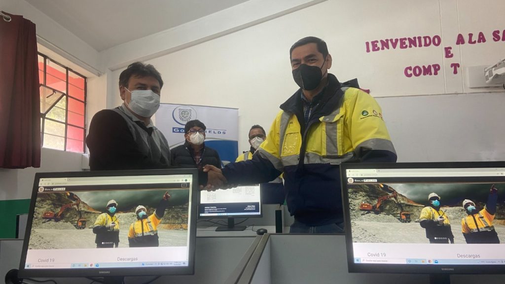CajamarcaNoti's tweet photo. (Gold Fields implementa equipos tecnológicos para incentivar la educación) ha sido publicado en Cajamarca Noticias - https://t.co/ZqqXY8tMJv https://t.co/sSBIDx4LsG