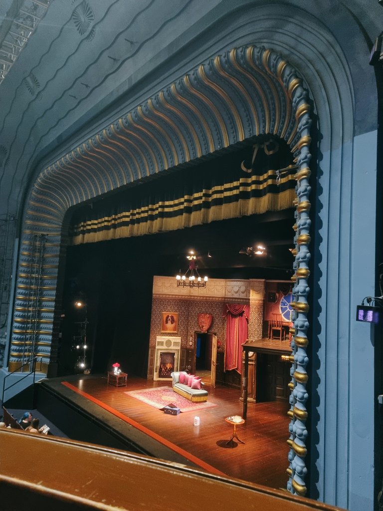 Lovely Tuesday consisting of seeing the boys 🐶 and going on a theatre trip for 1 to see <a href="/playgoeswrong/">The Play That Goes Wrong</a>, would highly reccomend!