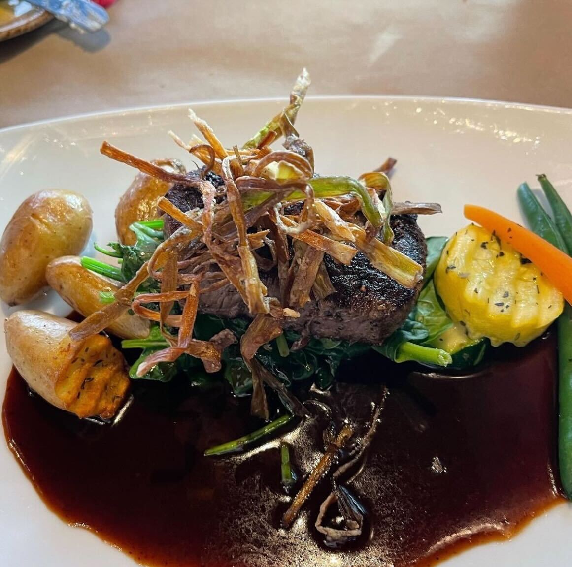 RiversEndJenner's tweet photo. Dinner is served. ๐
Our Applewood Smoked Filet Mignon is always a fan-favorite! Have you tried one at River's End yet?
Make your reservations at https://t.co/IfljybFyu6 #RiversEndJenner #JennerCA #SonomaCoast https://t.co/P2gWjG0zdY