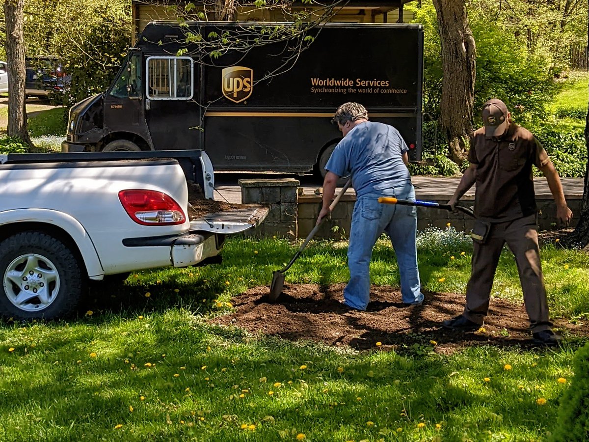 AdventureEdit's tweet image. Hey @UPS, our driver's truck broke down today in front of our house, so he knocked on the door and asked for a shovel to unload my dad's pickup load of dirt while he waited for his tow. We didn't get his name, but his run started from DuBois, PA, USA. #whatcanbrowndoforyou