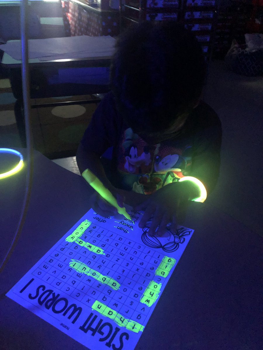 FirstiesFun's tweet image. #ABCountdown G is for Glow day! So much fun today! 💛 #YES_Bulldogs #firstgrade