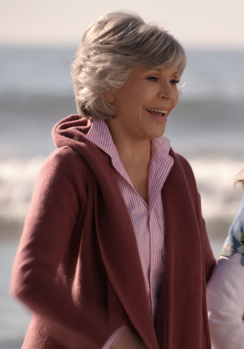 GraceandFrankie's tweet photo. Seasons come and go and yet, we still stay hot

Grace Season 1 ➡️  Grace Season 7 https://t.co/XaJ4QyGDTg