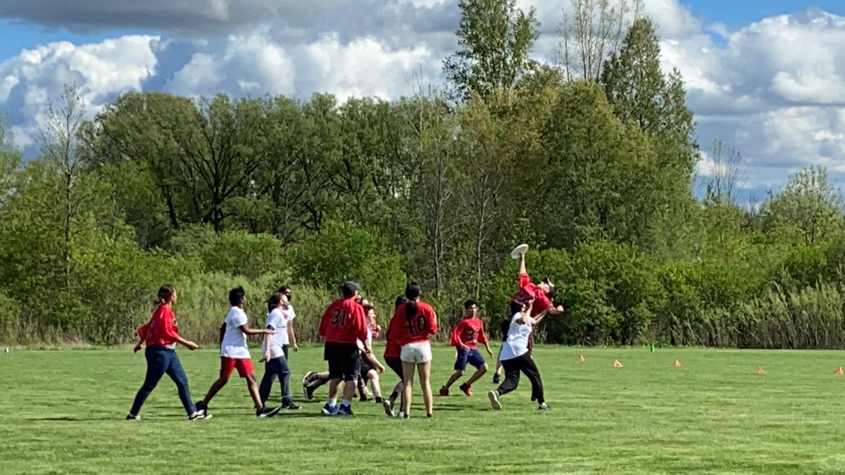 JeffAdam66's tweet photo. So great to see so many @wrdsb student athletes @cityofcambridge Riverside park playing Ultimate Frisbee today. @WG_Davis you looked amazing and represented Davis so well. Look out @WCSSAA and @phsactivities we have some student athletes ready for next year. #Razorbackstrong https://t.co/6ST6MaZnKL