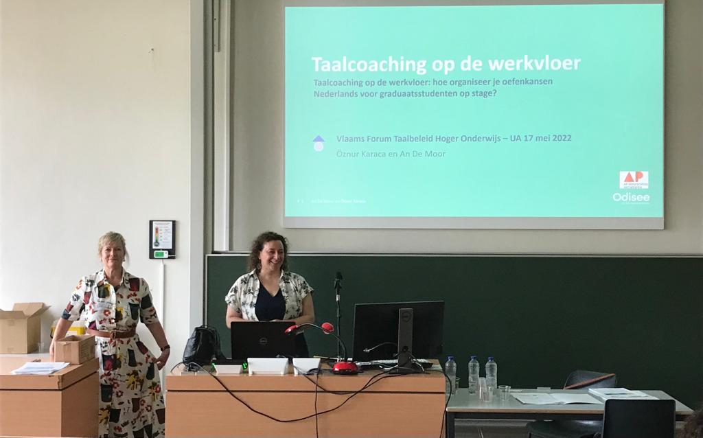 An De Moor (@andemoor) on Twitter photo Op de <a href="/ForumTaalbeleid/">@Taaltijger</a>-dag <a href="/UAntwerpen/">UAntwerpen</a> vandaag: taalcoaching op de werkvloer voor graduaatstudenten: het kan, nee, het moet. Met dank aan minister <a href="/svengatz/">Sven Gatz</a> voor zijn steun <a href="/odiseehogesch/">Hogeschool Odisee</a> campus Bussel! <a href="/pietvervaecke/">Piet Vervaecke</a> <a href="/annantwerpen/">Ann Martin</a> <a href="/harypar/">Harry Parys</a> <a href="/AnnVerreth/">Ann Verreth</a> Op de <a href="/ForumTaalbeleid/">@Taaltijger</a>-dag <a href="/UAntwerpen/">UAntwerpen</a> vandaag: taalcoaching op de werkvloer voor graduaatstudenten: het kan, nee, het moet. Met dank aan minister <a href="/svengatz/">Sven Gatz</a> voor zijn steun <a href="/odiseehogesch/">Hogeschool Odisee</a> campus Bussel! <a href="/pietvervaecke/">Piet Vervaecke</a> <a href="/annantwerpen/">Ann Martin</a> <a href="/harypar/">Harry Parys</a> <a href="/AnnVerreth/">Ann Verreth</a>