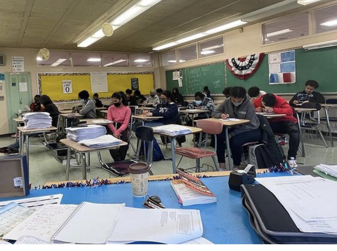 MrColli1's tweet photo. #RHS_Sharks🇺🇸🦈🇺🇸 
#Always_Moving_Forward 
#June_1st 
Sharks staying after today to practice analyzing documents and answering stimulus-based multiple choice questions. #Mastery_Level https://t.co/6QO6srUS0w