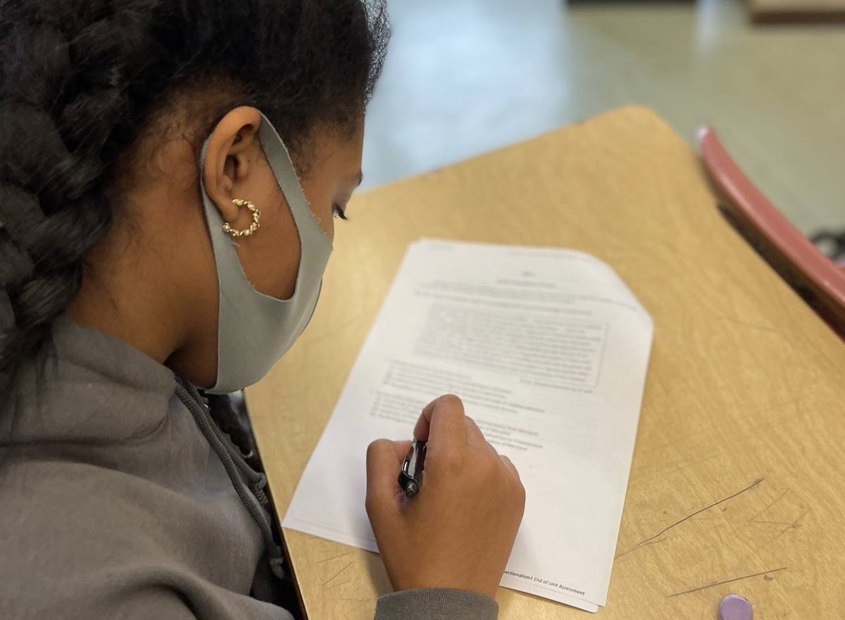 MrColli1's tweet photo. #RHS_Sharks🇺🇸🦈🇺🇸 
#Always_Moving_Forward 
#June_1st 
Sharks staying after today to practice analyzing documents and answering stimulus-based multiple choice questions. #Mastery_Level https://t.co/6QO6srUS0w
