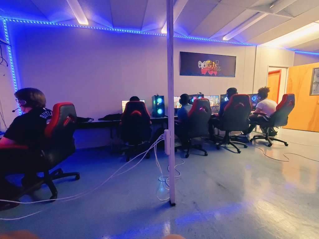 CoachJuliusPBG's tweet photo. In the lab getting ready for Nationals. Only 16 Rocket League Teams in the Nation get selected to this event. Guess what, we one of them. No days off @PBLRetroRamz! #top16 #IntheNation #Rocketleague #PBL #eSports #NewTakeOver https://t.co/kDLQGTpdn5