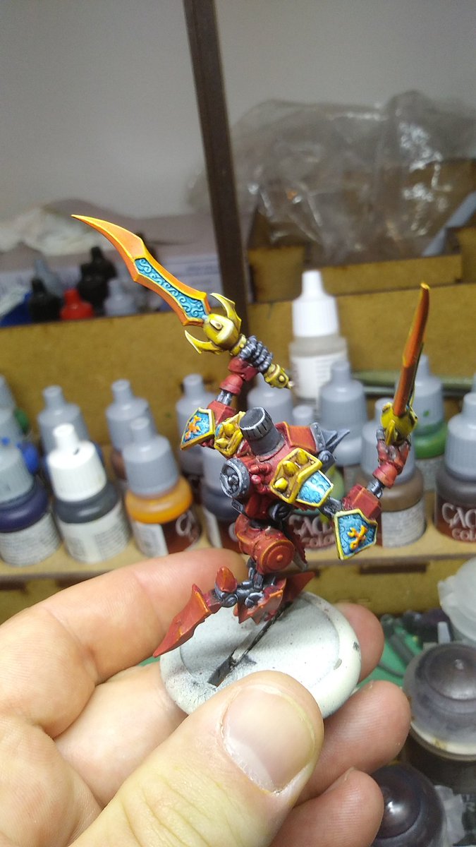 VgArcheology's tweet image. After a long time I decided I should paint my old Dervish Warjack. It is a mix between the old Metal Model and the newer one made out of plastic. So the blades are quite huge 😅 #menoth #warmachine #miniaturepainting
