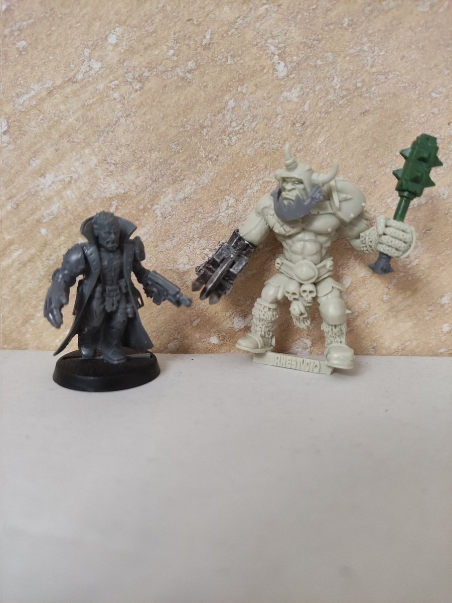 Da_Badmoon's tweet photo. Me puede el ansia y tengo que ir montando ya las minia de la Guardia Traidora. Así aprovecho para recuperar minis de otros tiempos. Worchop, espabila que no espero a nadie! #KillTeam #Warmongers #Chaos https://t.co/mZwZDHSIYE