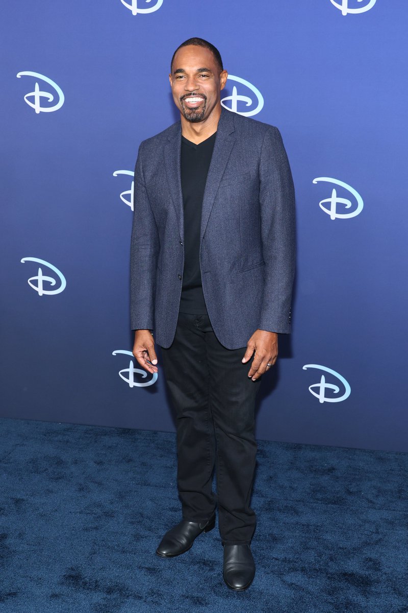 OnTheRedCarpet's tweet photo. .@JDPardo, Gina Rodriguez and @JasonWGeorge
have arrived at the 2022 ABC Disney Upfront at Basketball City Pier 36 in New York City.
(Photo: Dia Dipasupil/Getty Images) #abcupfronts https://t.co/eYrbZRthZ9