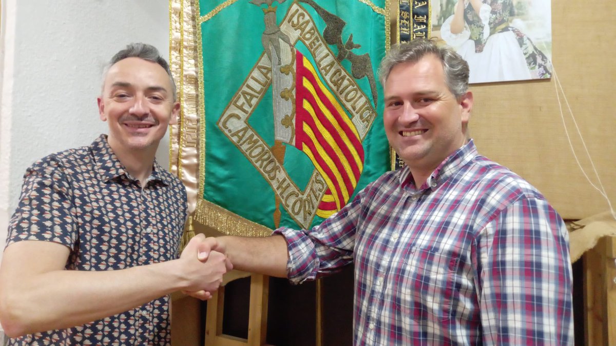 fallaicatolica's tweet photo. Ya es oficial la renovación de nuestro artista fallero infantil, Ángel Navarro Requena, que este 2023 plantará su 7ª falla infantil en nuestro cruce 👨🏻‍🎨

#Fichajes2023
#Juntoshacemoscomisión https://t.co/oA2t2iaT7P